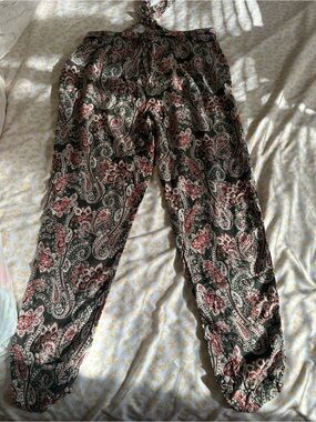 Women's Paisley Jogger Pants - Black & Red